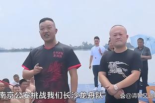 武磊双语更新社媒“给你们一个大大的吻”，王大雷留言赞“队长”